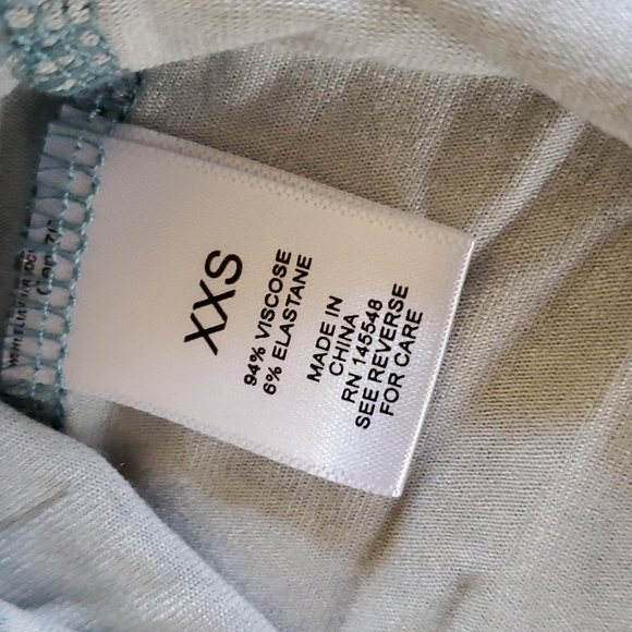 Martha Stewart floral top - Picture 4 of 7